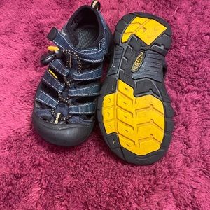 Kids KEEN sandals size 11